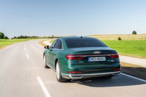 Audi A8 L 60 TFSI e posteriore dinamoca