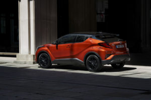 Tre quarti posteriore Toyota C-HR 2020