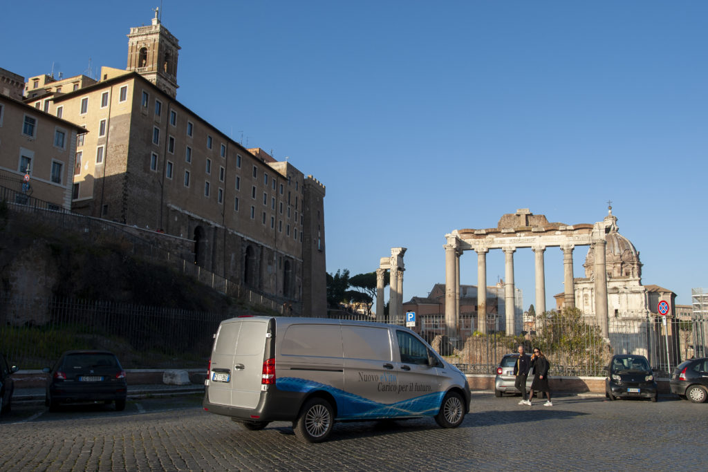 Mercedes eVito ruderi Roma