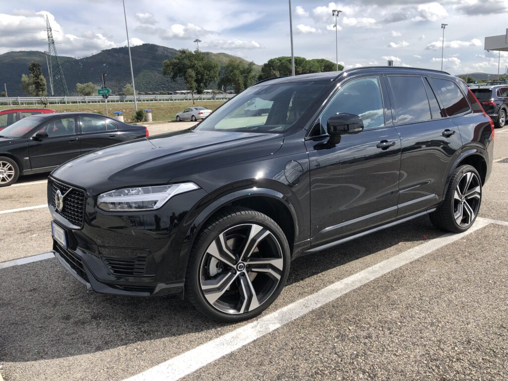 Volvo XC90 plug-in hybrid nera