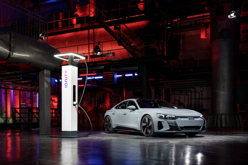 Audi e-tron GT ricarica ultrafast ionity