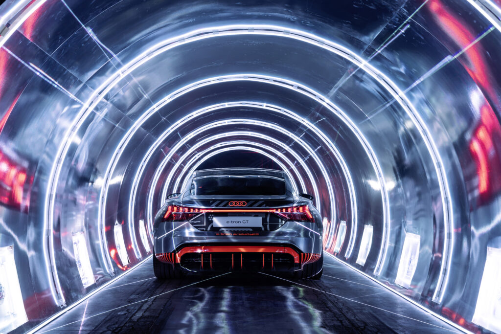 Audi e-tron GT posteriore galleria luci