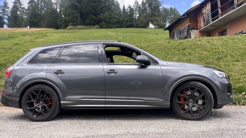 Audi Q7 plug-in fienile Dolomiti