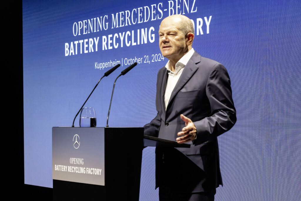 Scholtz inaugurazione impianto riciclo batterie Mercedes